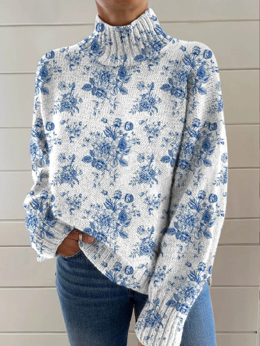 Charming floral pattern with artistic print on the turtleneck